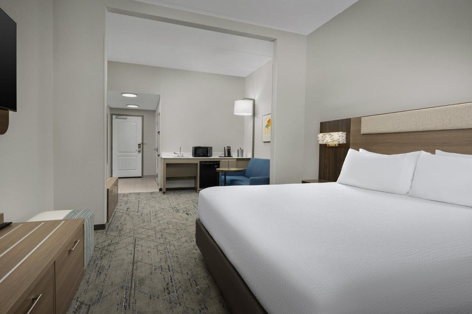 Holiday Inn Express Hotel & Suites Greensboro - Airport Area By Ihg Exterior foto
